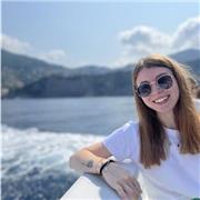 Sono Martina, una ragazza laureata in comunicazione e marketing e offro il mio aiuto per lezioni personali